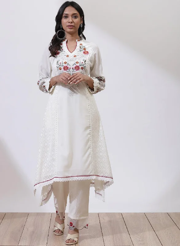 Ivory Kurta With Intricate Embroidery